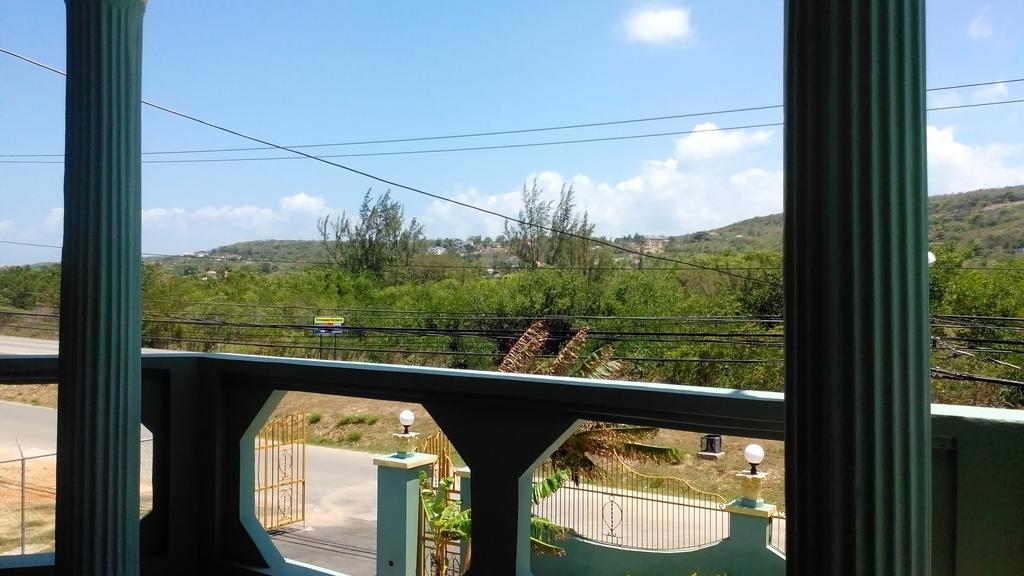 Hotel Tropik Leadonna Montego Bay Buitenkant foto
