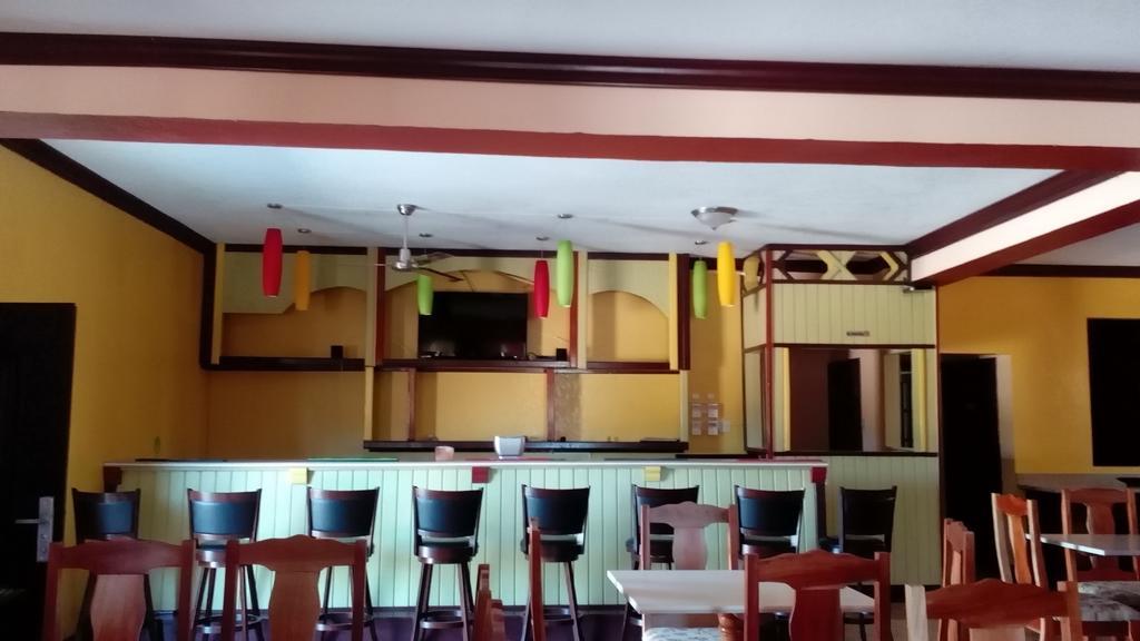 Hotel Tropik Leadonna Montego Bay Buitenkant foto