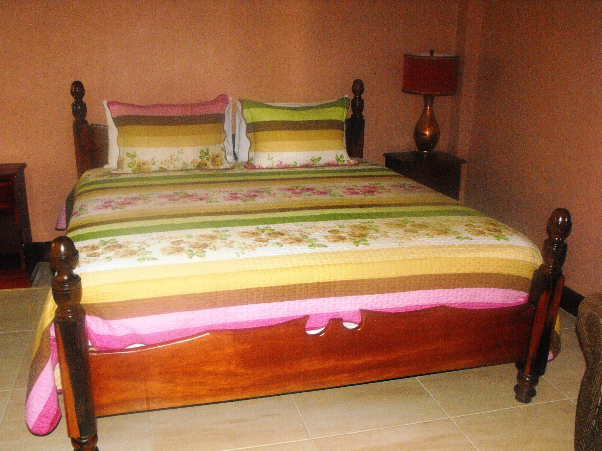 Hotel Tropik Leadonna Montego Bay Buitenkant foto