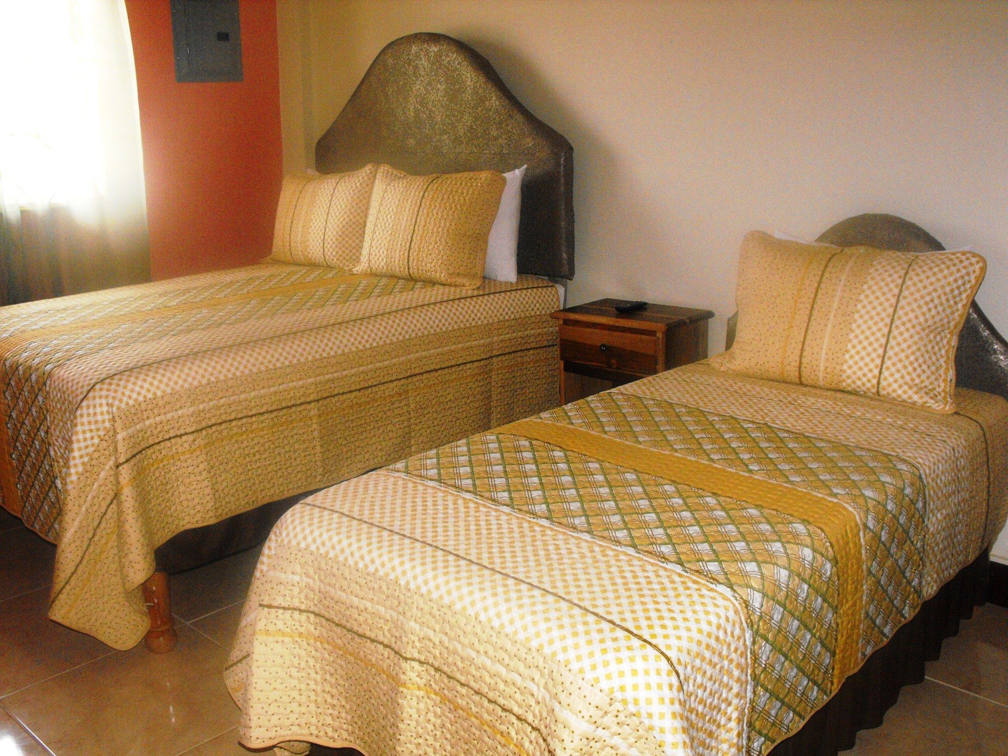 Hotel Tropik Leadonna Montego Bay Buitenkant foto