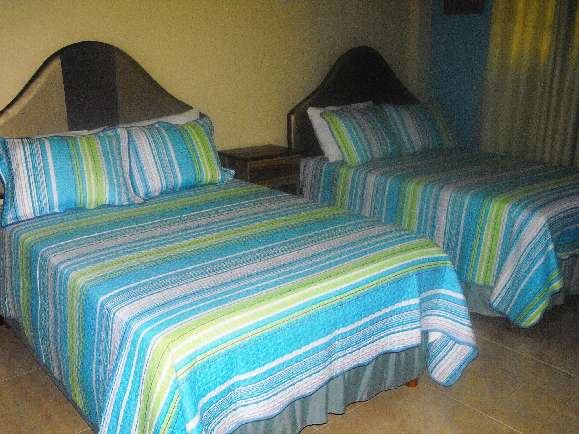 Hotel Tropik Leadonna Montego Bay Buitenkant foto