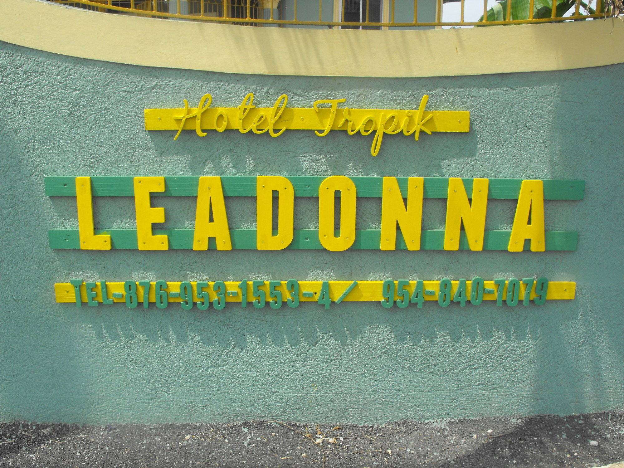 Hotel Tropik Leadonna Montego Bay Buitenkant foto